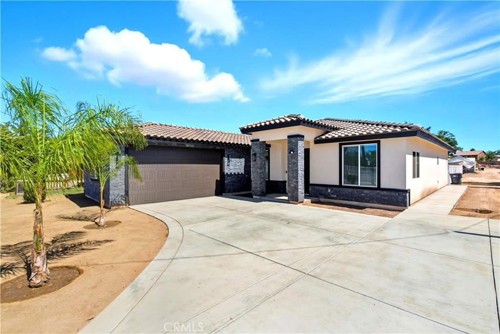 ***NEWLY BUILT HOME WITH PAID-OFF 3,200-WATT SOLAR PANELS ON ALMOST 1 ACRE HORSE PROPERTY***
This beautiful new home features 9-foot ceilings throughout. Custom kitchen includes quartz countertops, a full backsplash, and high-quality cabinets. The entire house, including the garage, is fully insulated. A striking custom 8-foot iron front door adds to the curb appeal.
The home comes equipped with gas appliances, as well as electrical connections for flexibility. Outside, there is an additional 100-AMP panel—perfect for powering a workshop.
This property offers excellent potential for adding an ADU or a Pool.