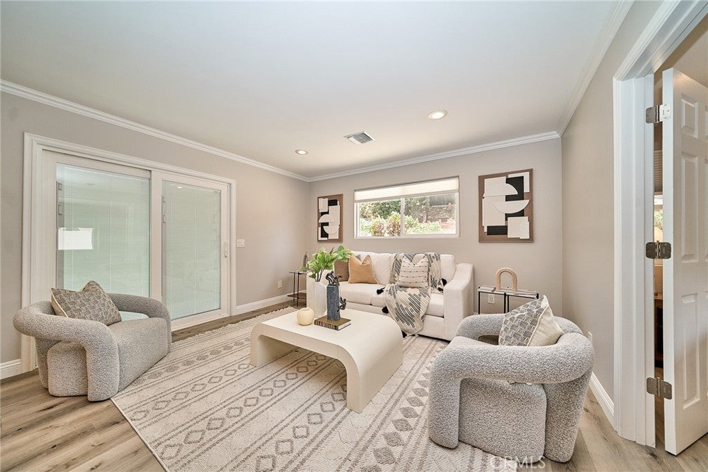21725 Lost River
