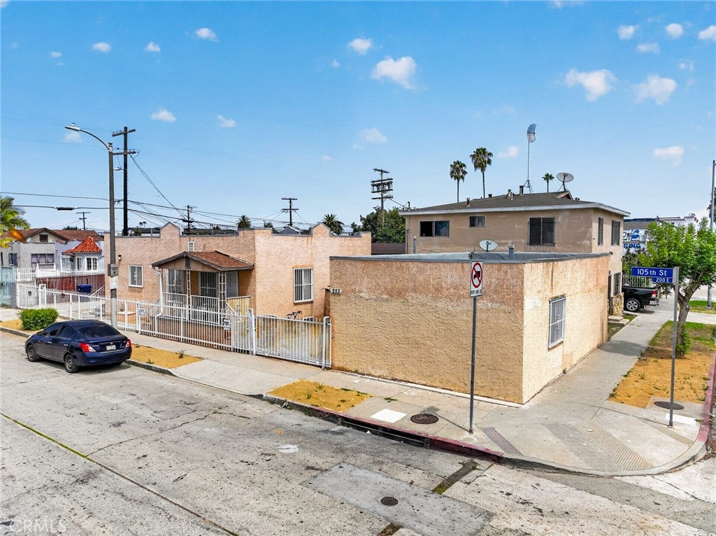 251 E 105th