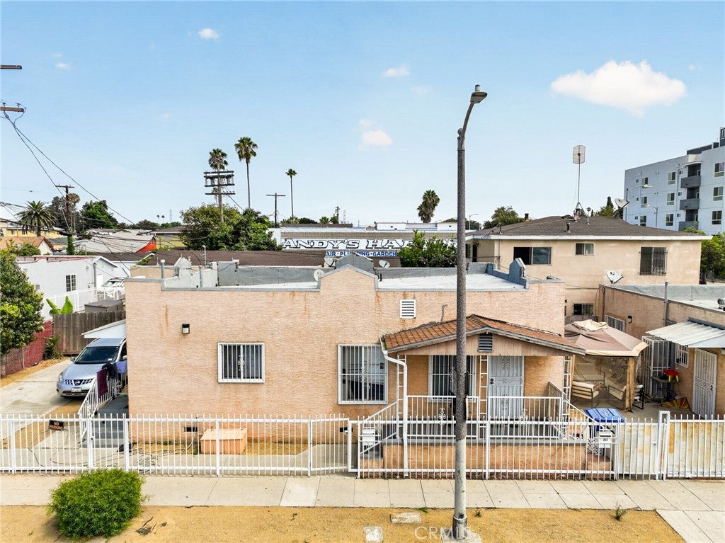 251 E 105th
