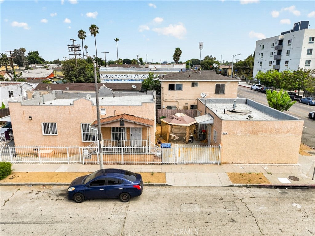 251 E 105th