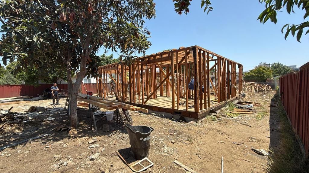 listing image 130729536518222440295