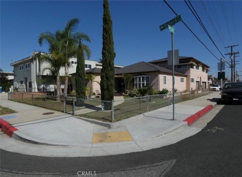 Photo of 11992 Oxford Ave, Hawthorne, CA 90250 (MLS # DW26227566)