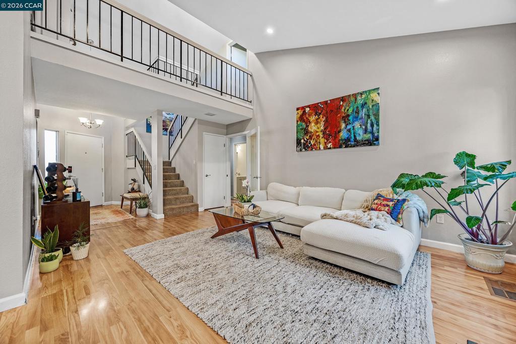 35 Sapphire Ct
