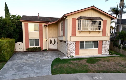 Photo of 16452 Whittier Lane, Huntington Beach, CA 92647 (MLS # OC26201388)