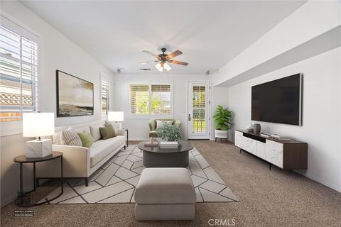 Photo of 420 Hollyhill Dr, Bakersfield, CA 93312 (MLS # SR26055379)