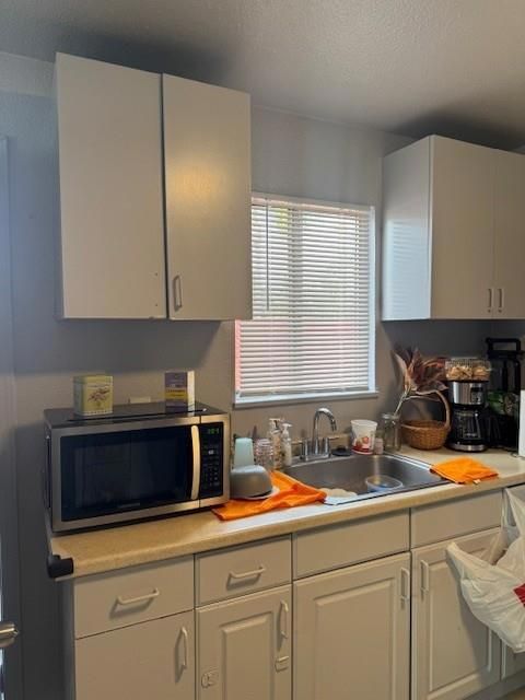 Tiny photo for 322 Poplar Avenue, Manteca, CA 95336 (MLS # ML82037606)