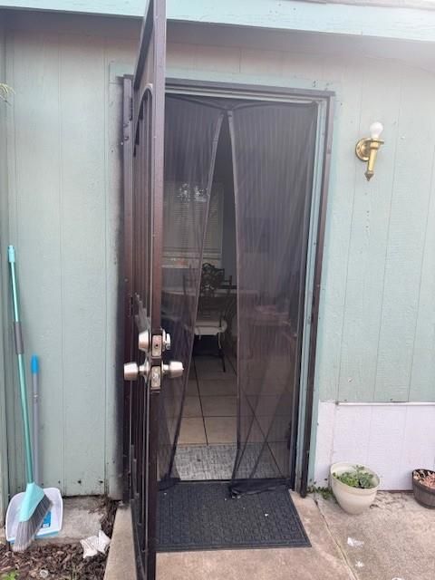 Tiny photo for 322 Poplar Avenue, Manteca, CA 95336 (MLS # ML82037606)