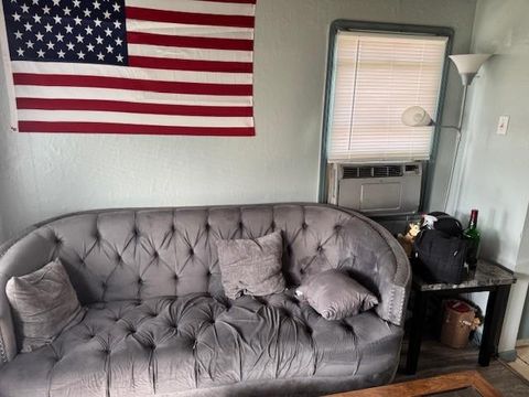 Tiny photo for 322 Poplar Avenue, Manteca, CA 95336 (MLS # ML82037606)