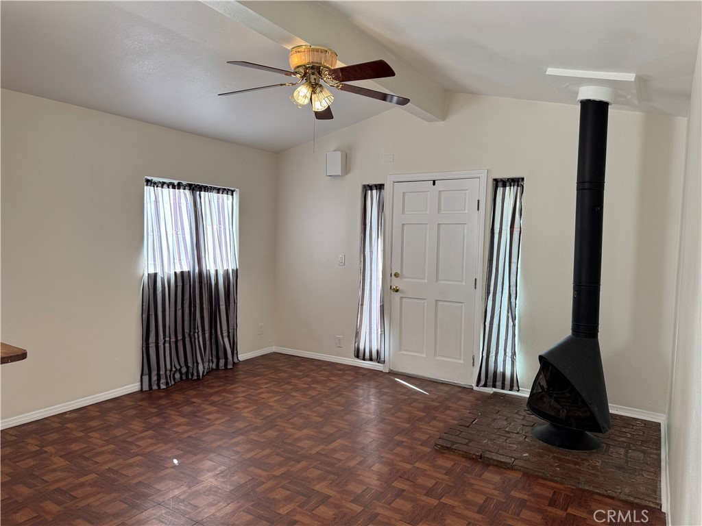 6060 6060 MYRTLE AVE