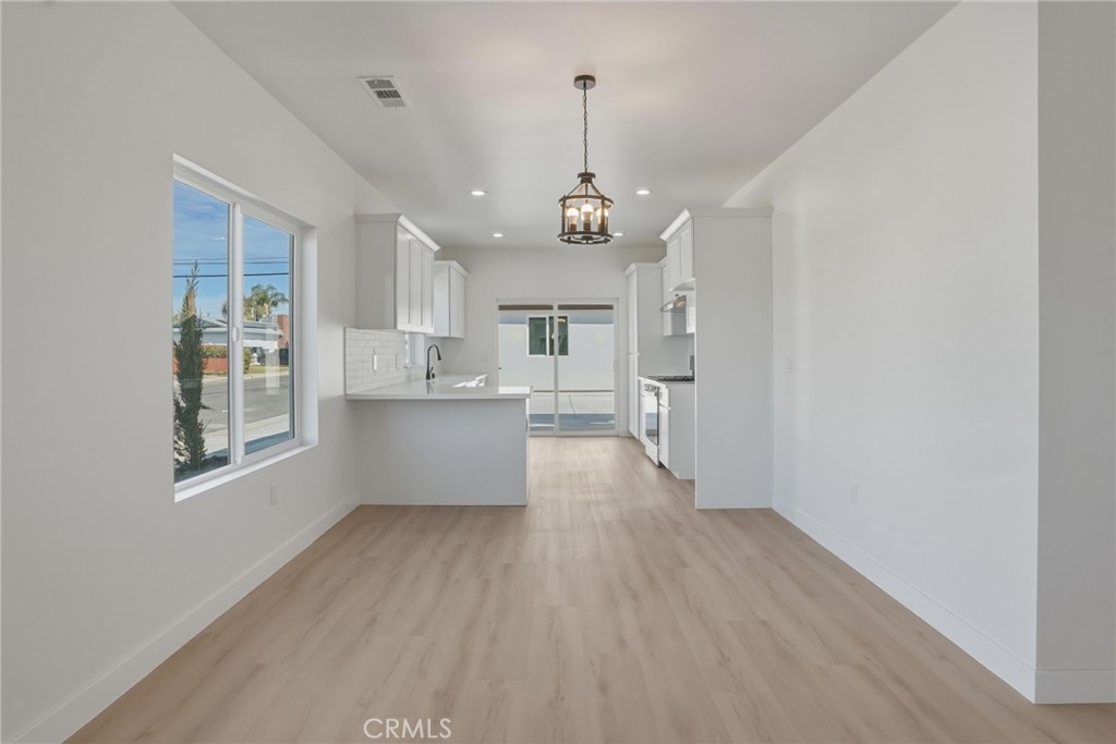 -1646 .5 Clinton Street