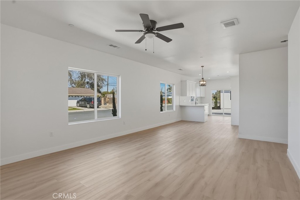 -1646 .5 Clinton Street