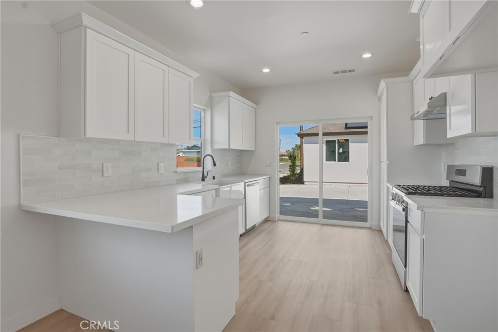 -1646 .5 Clinton Street