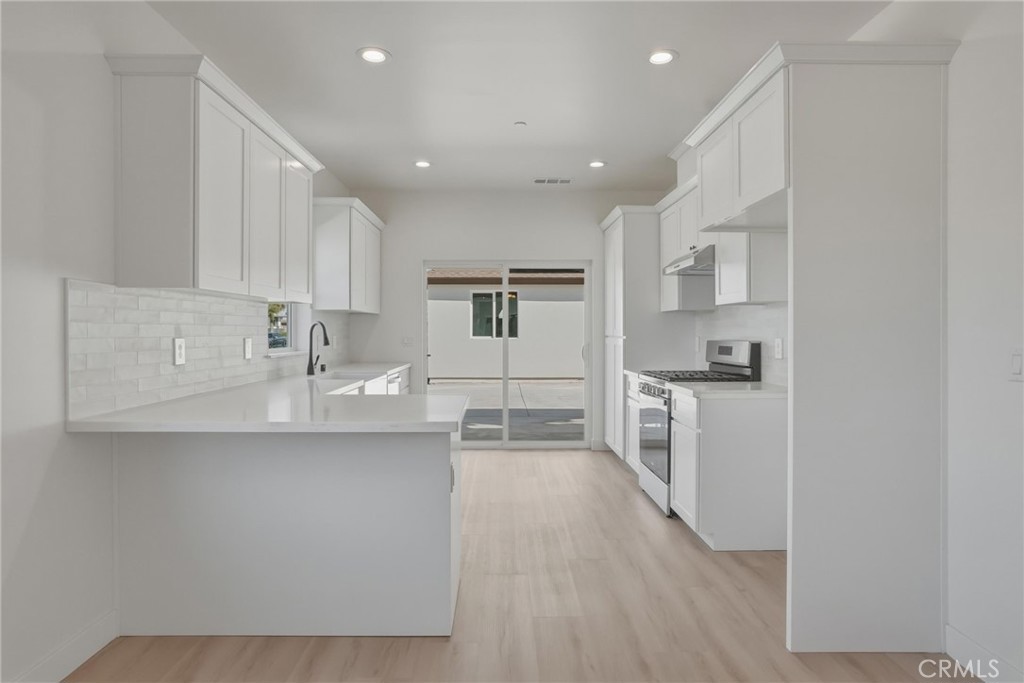 -1646 .5 Clinton Street
