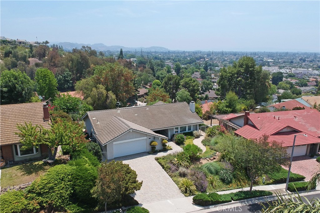 2412 E Orangeview Lane