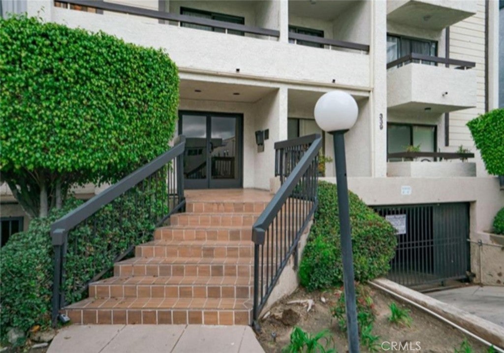 339 W Wilson 305