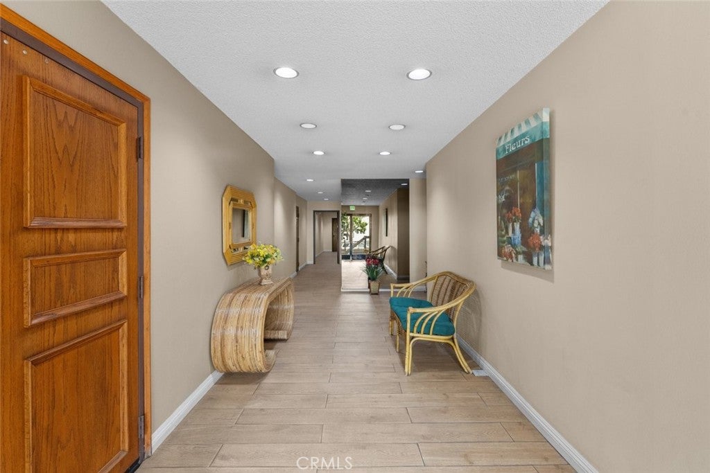 339 W Wilson 305