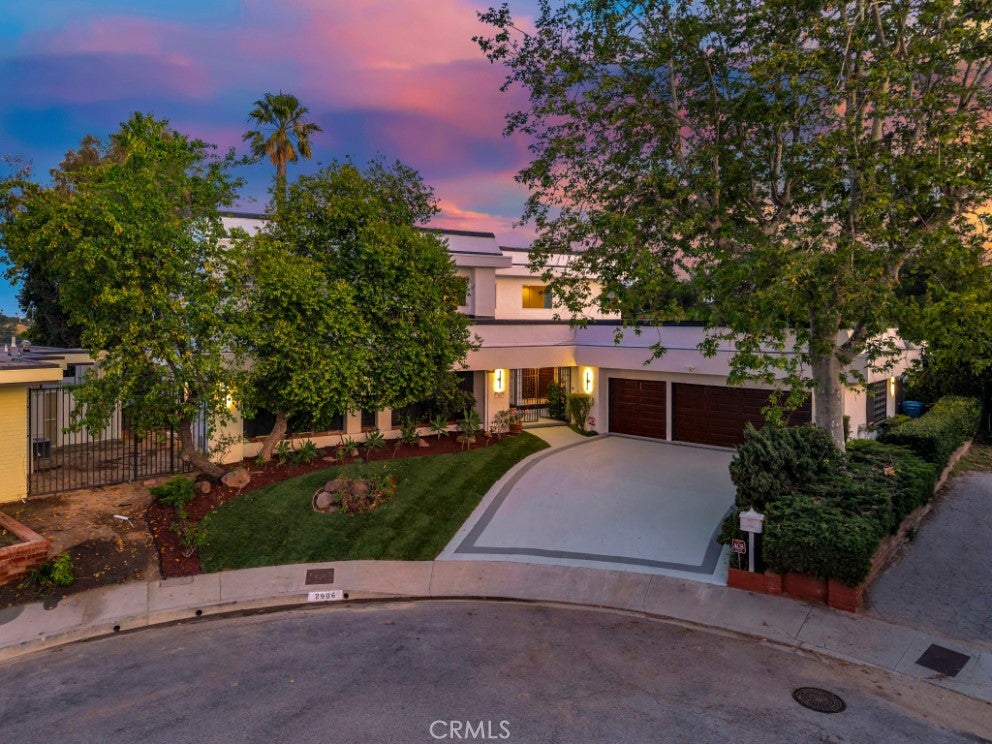 Photo of 2906 Elvido Drive, Los Angeles, CA 90049 (MLS # SR26085730)