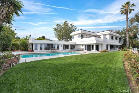 Photo of 2906 Elvido Drive, Los Angeles, CA 90049 (MLS # SR26085730)