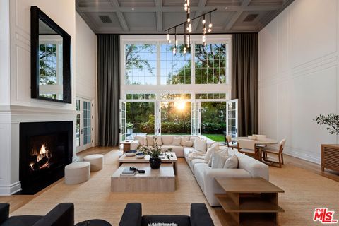 Photo of 491 N Tigertail Road, Los Angeles, CA 90049 (MLS # 26837413)