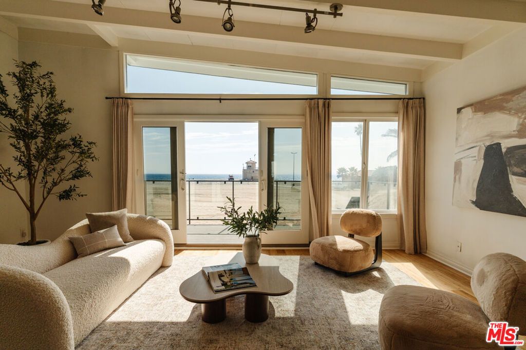 Photo of 6935 Trolleyway, Playa Del Rey, CA 90293 (MLS # 25581971)