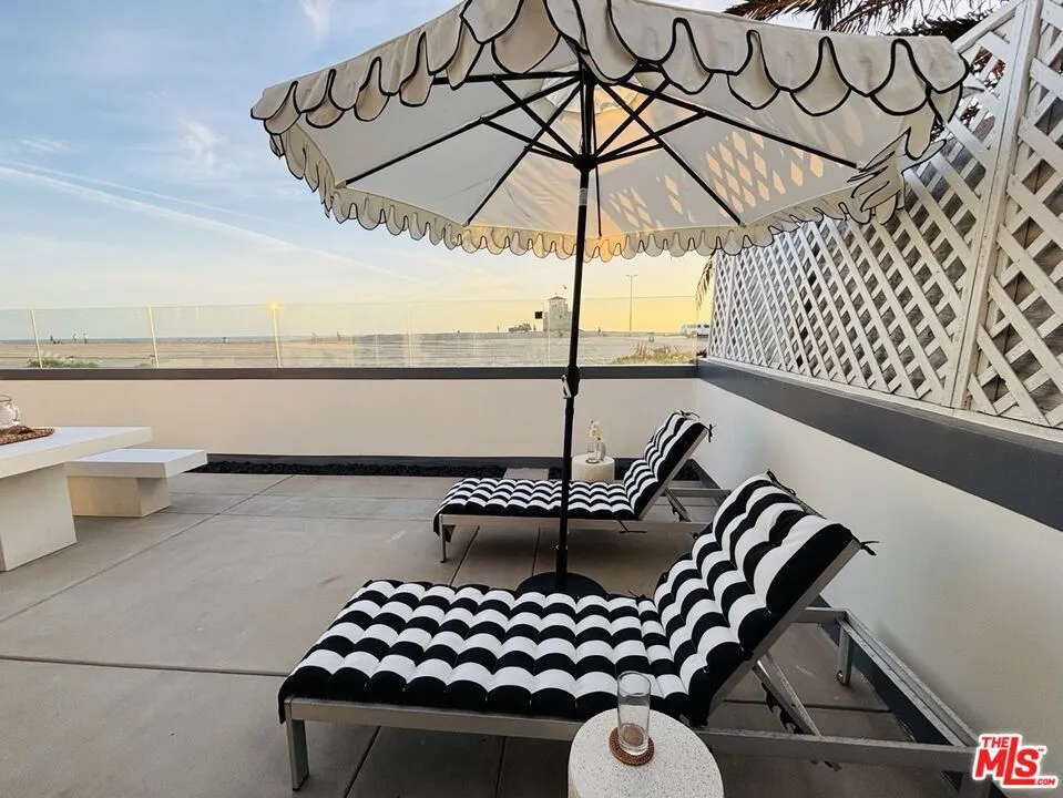 Playa Del Rey, California 90293, United States, 4 Bedrooms Bedrooms, ,3 BathroomsBathrooms,Residential,Active,197052