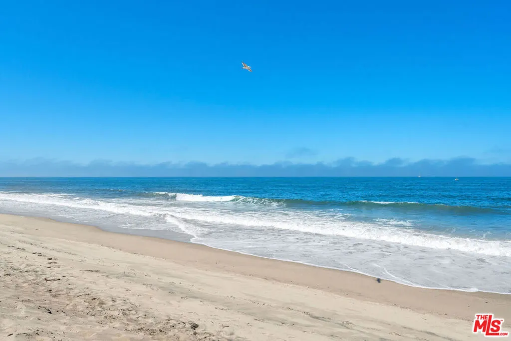 Playa Del Rey, California 90293, United States, 4 Bedrooms Bedrooms, ,3 BathroomsBathrooms,Residential,Active,197052