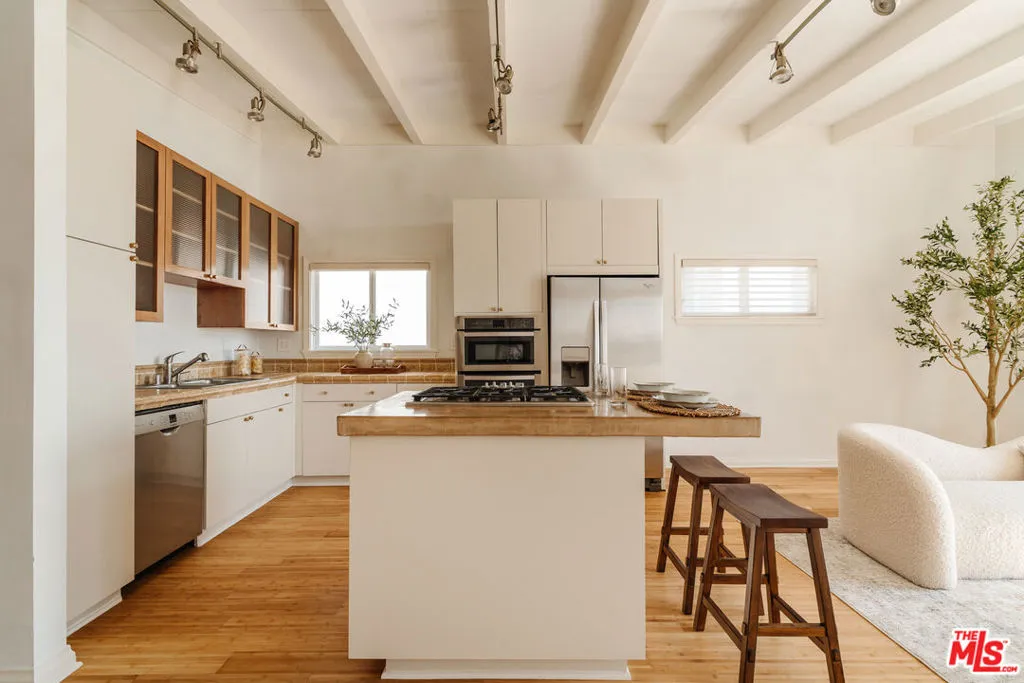 Playa Del Rey, California 90293, United States, 4 Bedrooms Bedrooms, ,3 BathroomsBathrooms,Residential,Active,197052