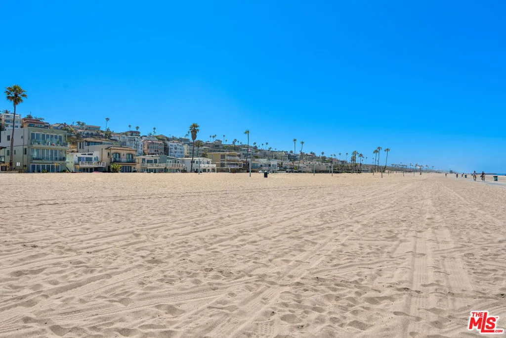 Playa Del Rey, California 90293, United States, 4 Bedrooms Bedrooms, ,3 BathroomsBathrooms,Residential,Active,197052