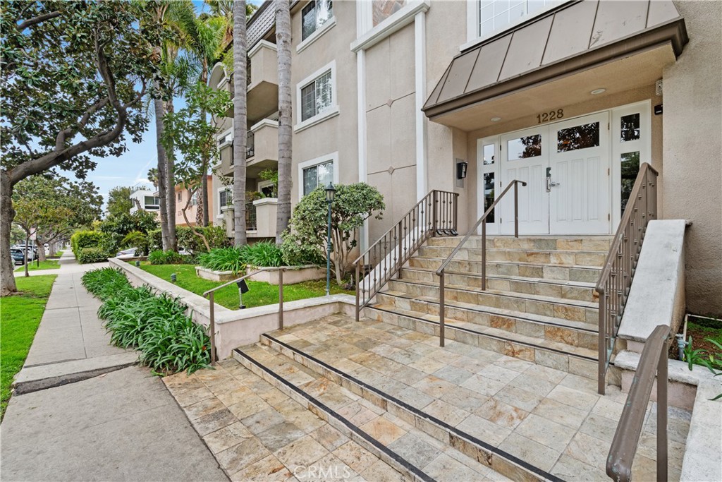 Located in prime Santa Monica, this beautifully remodeled 1-bedroom, 1-bathroom condo offers over 800sqft of stylish living. Just 14 blocks from the beach, this highly sought-after residence makes for an ideal pied-à-terre or full-time home for those seeking comfort and convenience. The living room features hardwood floors, recessed lighting, a gas fireplace, and new ceiling fans while sliding glass doors open to an enclosed patio with privacy palms. The modern kitchen boasts frameless high-gloss cabinets, stainless steel appliances, quartz countertops, a farmhouse sink, recessed lighting, and under-cabinet LED lighting, blending sleek design with functionality. The bedroom offers ample closet space, and the updated bathroom includes a marble-tiled walk-in shower with a built-in bench, quartz countertops, and a Toto Washlet toilet featuring a heated seat, high-tech bidet, and self-cleaning function. Community amenities include 24-hour controlled access, a fitness room, secured entrance, gated garage with storage, and a bike room, while the HOA covers water, gas, and trash. Located near Santa Monica’s best shopping, dining, Third Street Promenade, Erewhon, Memorial Park, Montana Ave, Brentwood, UCLA, and St. John’s Hospital, this condo offers a fantastic opportunity in an unbeatable location.