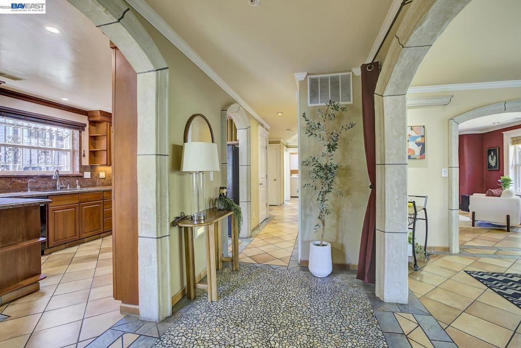 2635 E 10Th St St, Oakland CA 94601