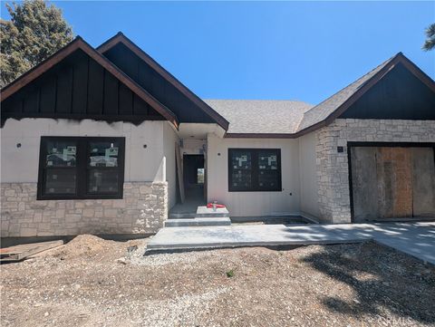 Photo of 736 Villa Grove, Big Bear City, CA 92314 (MLS # OC26092961)