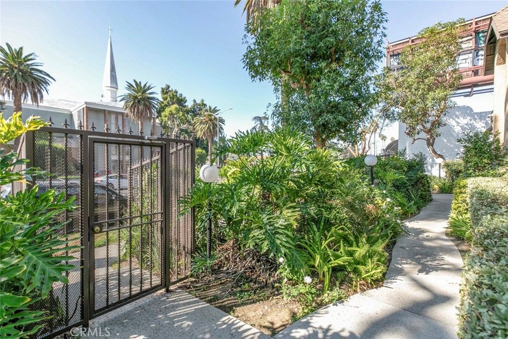 Photo of 14839 Sherman Way #7 Way, Van Nuys, CA 91405 (MLS # SR25222097)