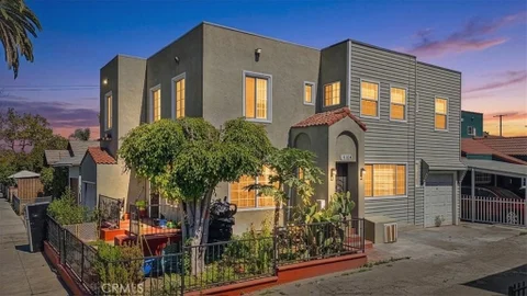 410 E 21st Street, Long Beach, CA 90806 - MLS#: PV26022735