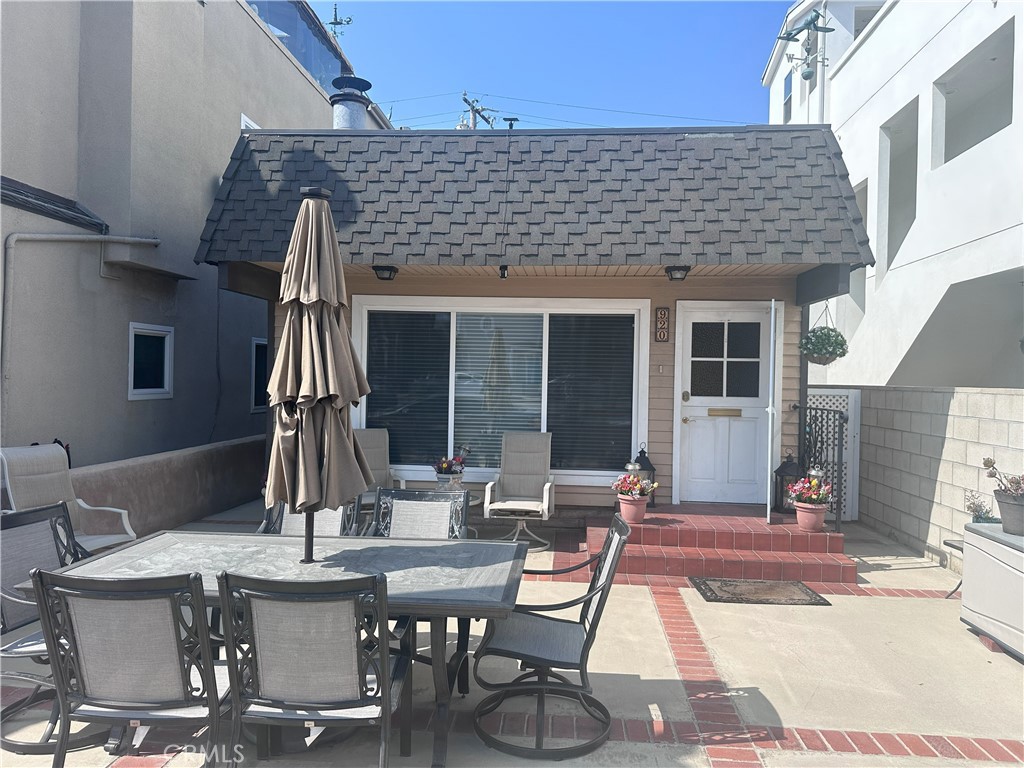 Located mid Peninsula. large front patio. 2 car garage. It is zoned for a duplex. Being sold "AS IS" Seller will do no corrective work. Being sold for lot value. Home has been used as a single family home for 60 years. Property currently has 3 bedrooms 4 bathrooms 3 kitchens. Seller says make an offer.
