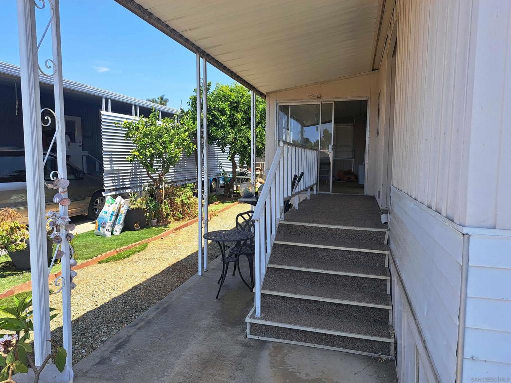 1010 E Bobier Dr 9