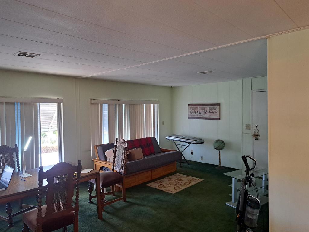 1010 E Bobier Dr 9