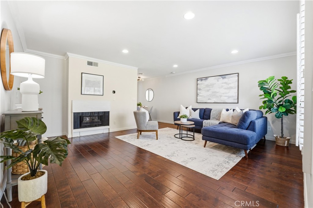 400 S Flower Street 114