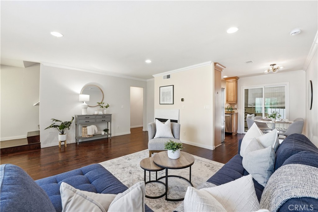 400 S Flower Street 114