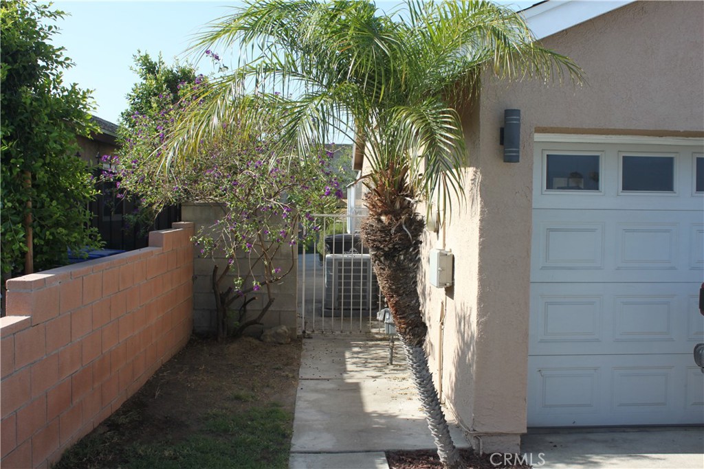 926 E Skylark Street