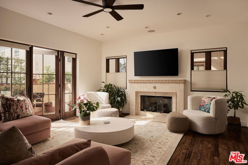 Photo of 908 17th Street #8, Santa Monica, CA 90403 (MLS # 25623105)