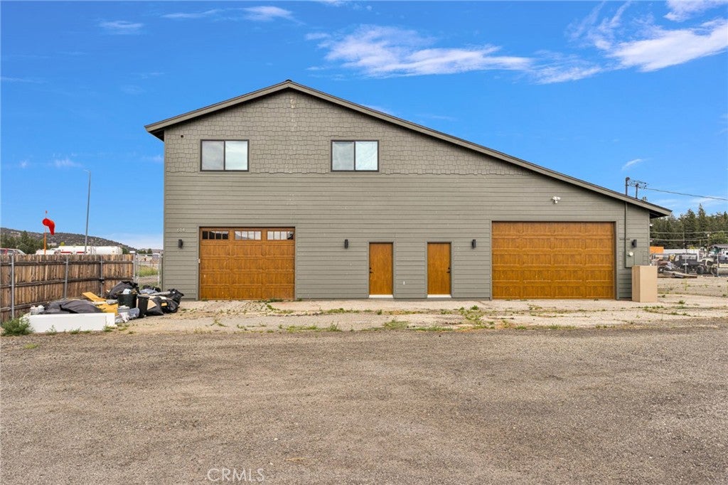 614 W Fairway