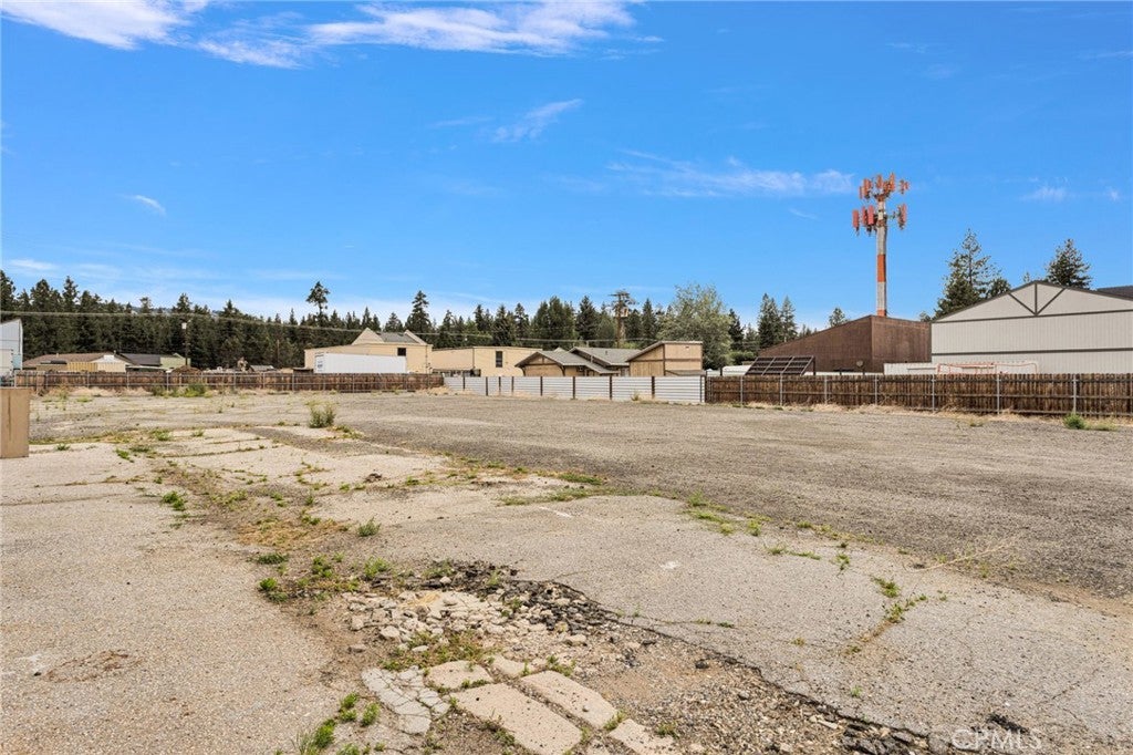 614 W Fairway