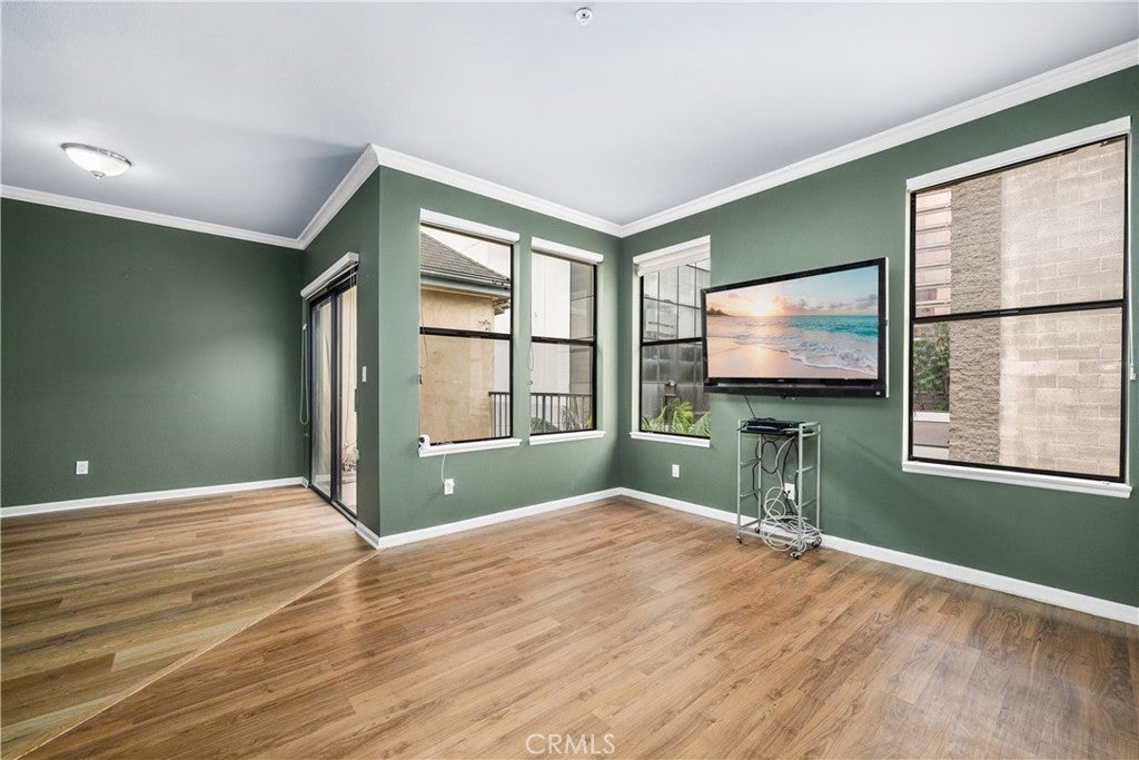 425 E Ocean 440