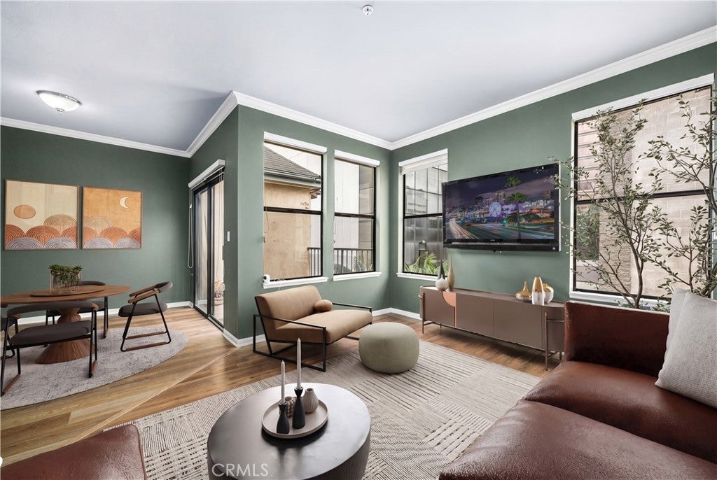 425 E Ocean 440