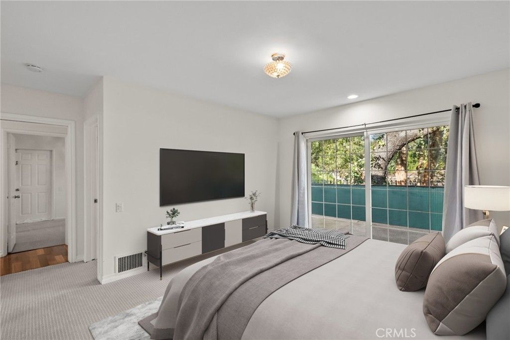 Photo of 1519 Lynglen Drive, Glendale, CA 91206 (MLS # GD25234071)