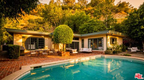 Photo of 10216 Cielo Drive, Los Angeles, CA 90210 (MLS # 26868581)