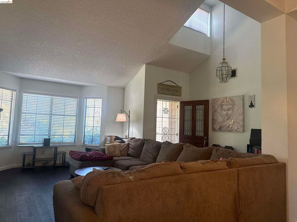 2838 BELLFLOWER DRIVE