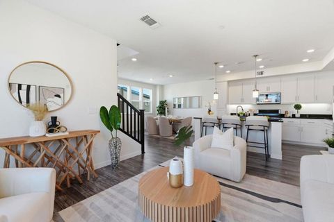 Photo of 1985 Mahuron Cir, San Jose, CA 95133 (MLS # ML82038657)