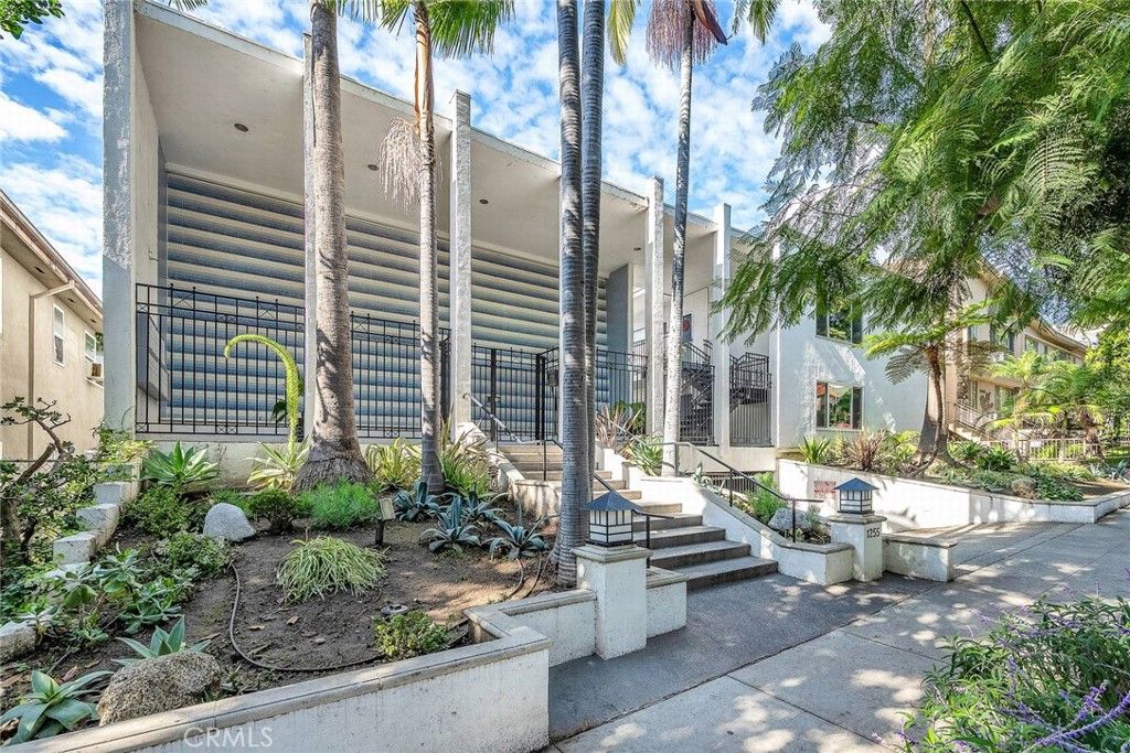 Photo of 1255 N Harper Ave #23, West Hollywood, CA 90046 (MLS # GD25263317)